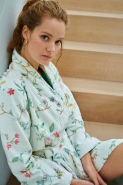 Bathrobe Les Fleurs Bathrobe White -Chic Nest Deals Store bathrobe les fleurs white flowers pip studio 217940 03