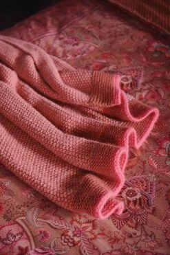 Throw Bonnuit Pink -Chic Nest Deals Store kyoto nights pink 44 detail