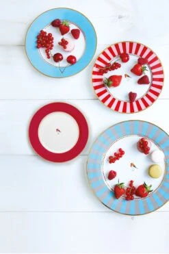 Love Birds Dinner Plate Blue/Khaki 26,5 Cm -Chic Nest Deals Store love birds in roze en rood d5k1218 bewerkt 1