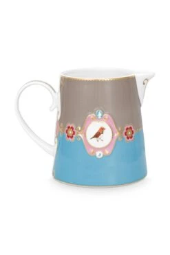Love Birds Jug Large Blue/Khaki -Chic Nest Deals Store melk kan love birds groot in blauw en khaki met een vogel51.007.006bs