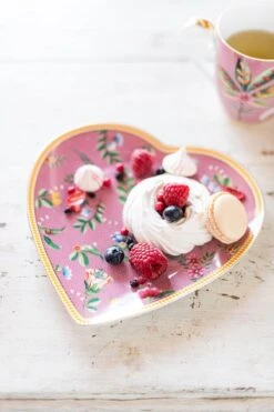 La Majorelle Set/2 Heart Shape Plates Pink 13 La Majorelle Set/2 Heart Shape Plates Pink -Chic Nest Deals Store pip la majorelle 02 800x1200