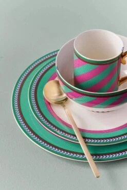 Pip Chique Stripes Dinner Plate Pink/Green 28cm -Chic Nest Deals Store pip studio chique fw2023 tableware stripes 04 lr 1
