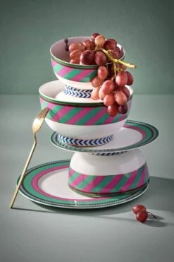 Pip Chique Stripes Dinner Plate Pink/Green 28cm -Chic Nest Deals Store pip studio chique fw2023 tableware stripes 05 lr 3