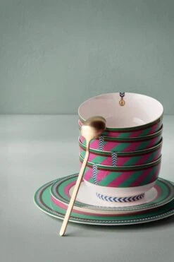 Pip Chique Stripes Dinner Plate Pink/Green 28cm -Chic Nest Deals Store pip studio chique fw2023 tableware stripes 06 lr 1 1