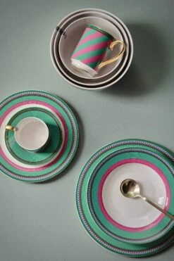 Pip Chique Stripes Dinner Plate Pink/Green 28cm -Chic Nest Deals Store pip studio chique fw2023 tableware stripes 08 lr