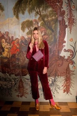 Cross Body Small Clover Pink -Chic Nest Deals Store pip studio fashion bags fw2023 clover dark pink 01 lr