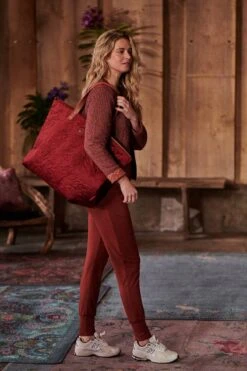 Tote Bag Velvet Quiltey Days Red 15 Tote Bag Velvet Quiltey Days Red -Chic Nest Deals Store pip studio melatti sfeer 38118 800x1200