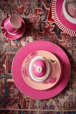 Pip Chique Dinner Plate Pink 28cm -Chic Nest Deals Store pip studio ss2023 pip chique mix match pink 04 lr