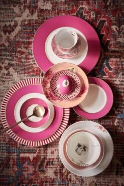 Pip Chique Dinner Plate Pink 28cm -Chic Nest Deals Store pip studio ss2023 pip chique mix match pink 07 lr
