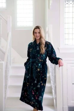 Bathrobe Les Fleurs Dark Blue -Chic Nest Deals Store ss23 les fleurs dark blue 02 mood ss23